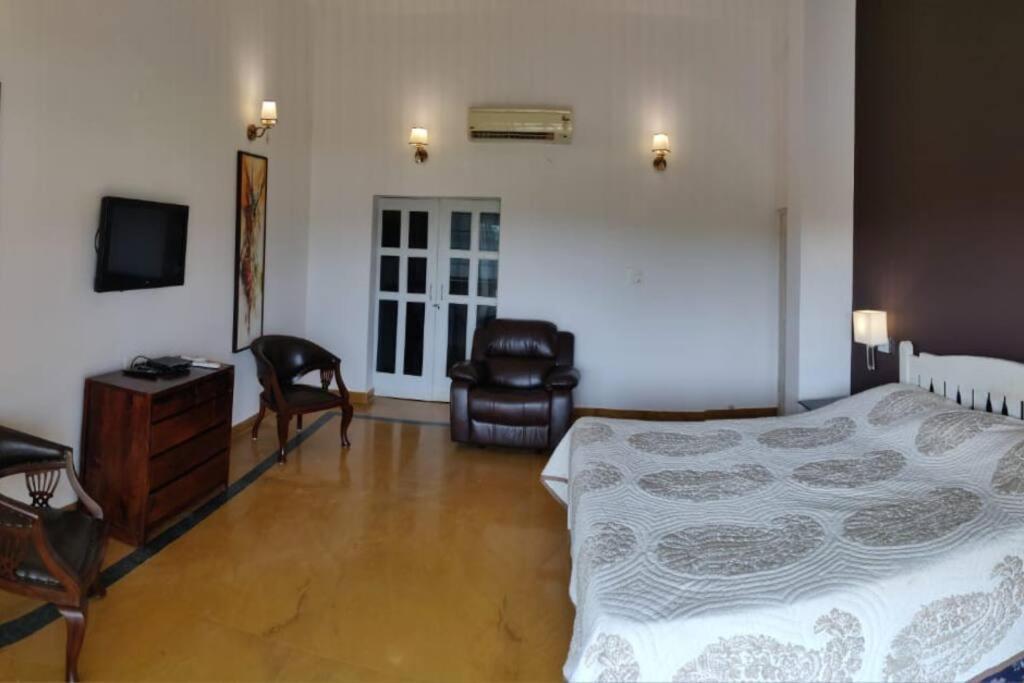 Villa Nazuri W Caretaker Кандолим Экстерьер фото
